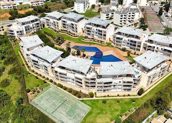 Modern Ocean, Garden & Pool View By Becherish 阿尔布费拉