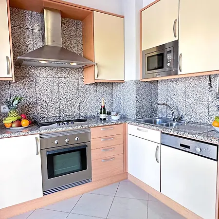 Апартаменты Modern Ocean, Garden & Pool View By Becherish Албуфейра