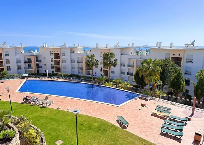 Apartmán Modern Ocean, Garden & Pool View By Becherish *