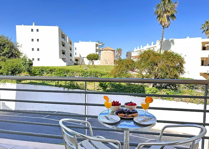 Apartmán Modern Ocean, Garden & Pool View By Becherish *