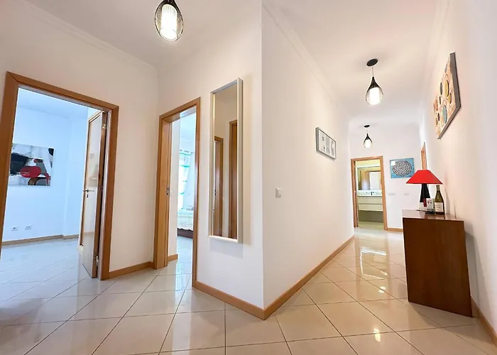 Modern Ocean, Garden & Pool View By Becherish Lejlighed