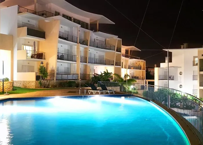 Apartmán Modern Ocean, Garden & Pool View By Becherish *