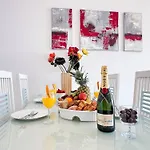 Modern Ocean, Garden & Pool View By Becherish Apartamento