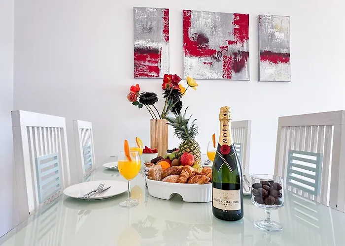 Modern Ocean, Garden & Pool View By Becherish Lägenhet