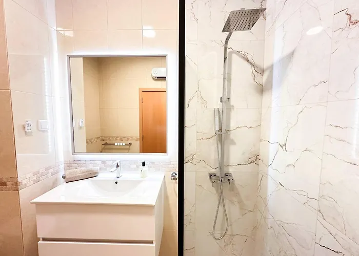 Lägenhet Modern Ocean, Garden & Pool View By Becherish